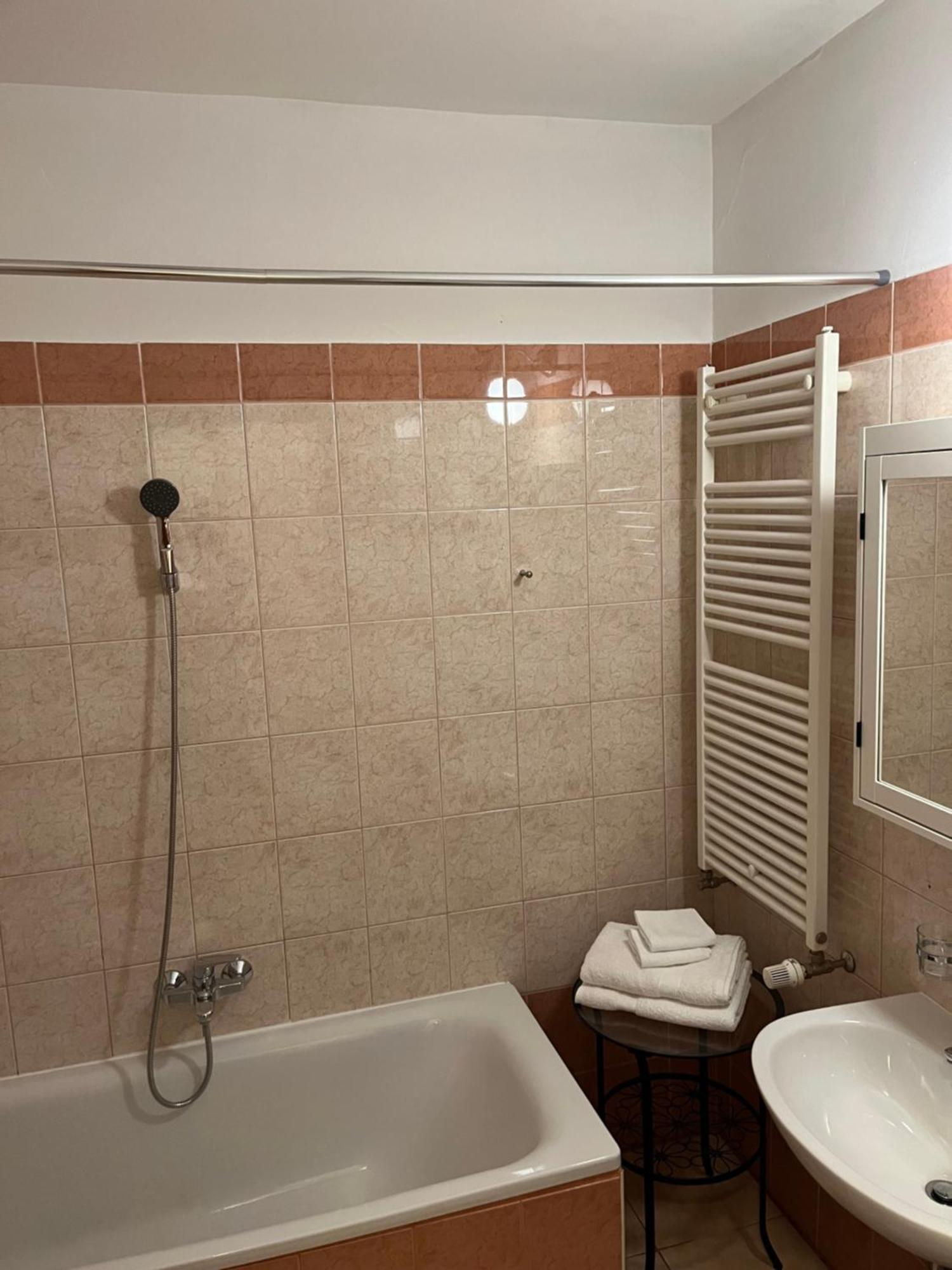 Center With Optional Garage * Budapest